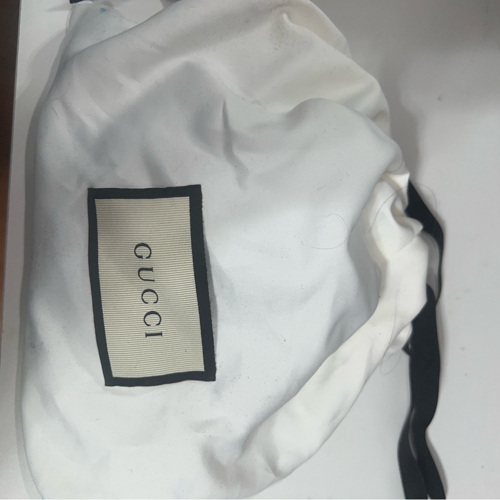 Gucci Black Leather Belt with Gold GG Buckle - Picture 2 of 4